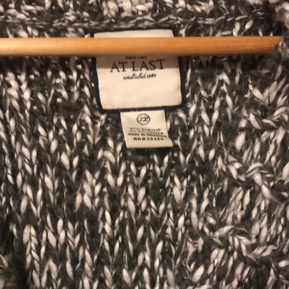 Sweater .. - Picture 2 of 2